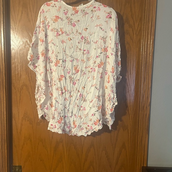 Francesca’s Emory park kimono and yellow tank - Picture 10 of 13